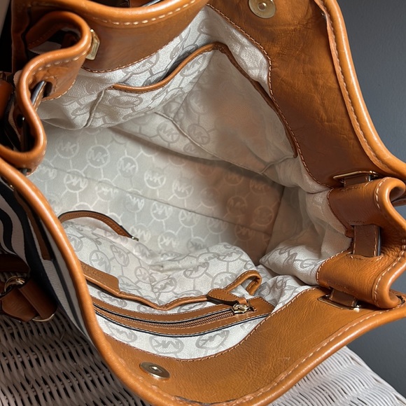 🔥SAT/SUN SPECIAL ONLY 
Michael Kors Hamilton Stripe Bag - Picture 13 of 13